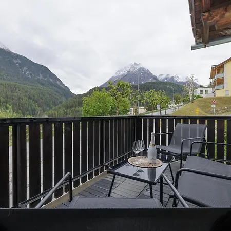 Bergjuwel Aura - Bergkristall Διαμέρισμα Scuol